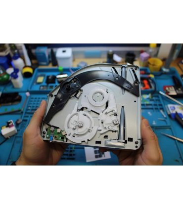Czyszczenie lasera PlayStation 5 – serwis napędu optycznego