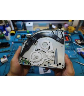 Naprawa mechanizmu napędu PlayStation 5 – serwis PS5