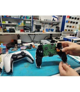 Wymiana przycisków DualSense PS5 | Serwis kontrolera PlayStation 5
