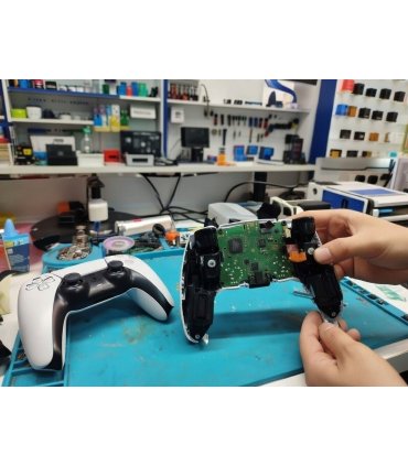 Wymiana przycisków DualSense PS5 | Serwis kontrolera PlayStation 5