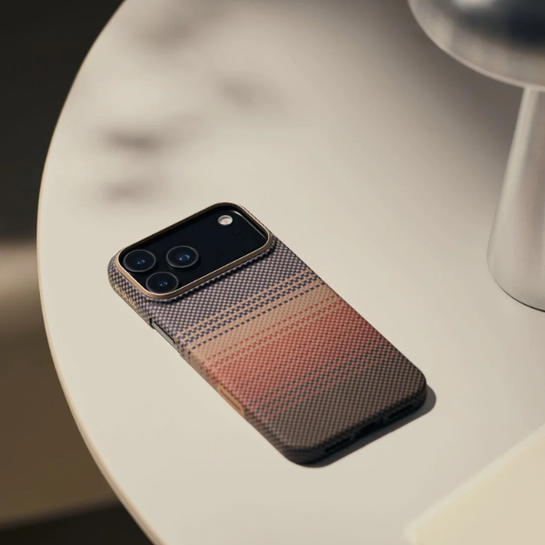 Tył etui PITAKA Ultra-Slim MagSafe Sunset