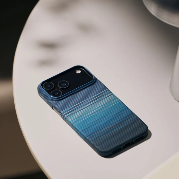 Etui PITAKA Ultra-Slim MagSafe na iPhone 17 Pro Moonrise